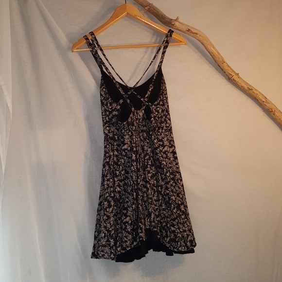 Urban outfitters floral sun dress - Picture 3 of 4